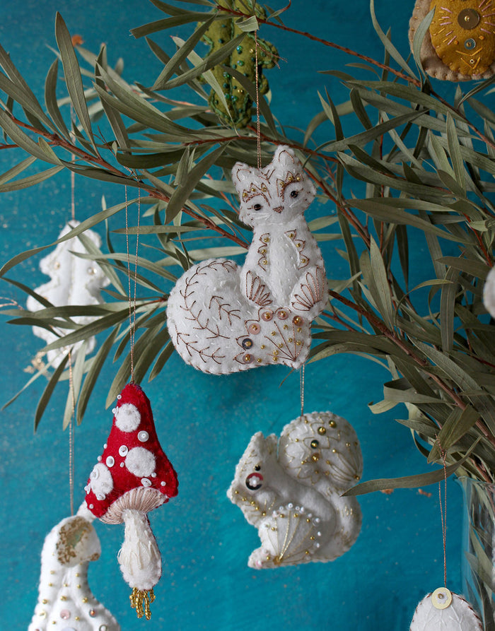 Woodland Ornaments / Wreath and Decorations Embroidery Pattern Booklet, Sewyeah