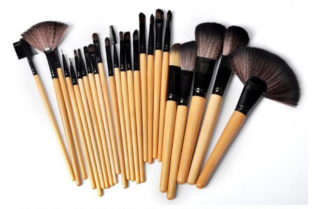 Protective PU travel pouch for storing a complete 24-piece makeup brush collection