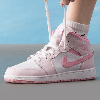 NIKE Air Jordan 1 Mid