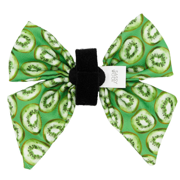 Add a pop of fun to your dog’s style with the Sassy Woof Dog Sailor Bow - Kiwi Krazy, featuring a vibrant green kiwi print on a black band. Perfect for playful pups and pairing with other Sassy Woof accessories.