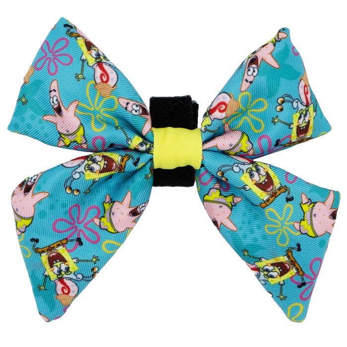 Add a pop of color with the Sassy Woof Dog Sailor Bow – SpongeBob SquarePants™ Jelly Fishin', featuring SpongeBob and Patrick on a bright blue background with vibrant flowers. Pair it with matching Sassy Woof dog accessories for a coordinated look!.
