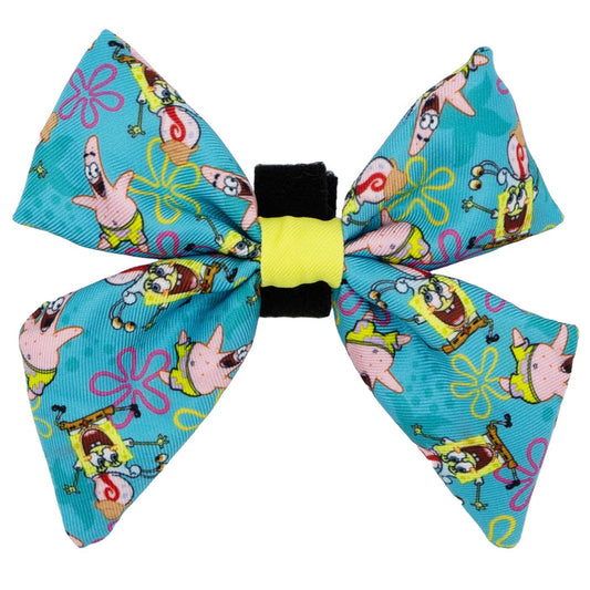 Add a pop of color with the Sassy Woof Dog Sailor Bow – SpongeBob SquarePants™ Jelly Fishin', featuring SpongeBob and Patrick on a bright blue background with vibrant flowers. Pair it with matching Sassy Woof dog accessories for a coordinated look!.