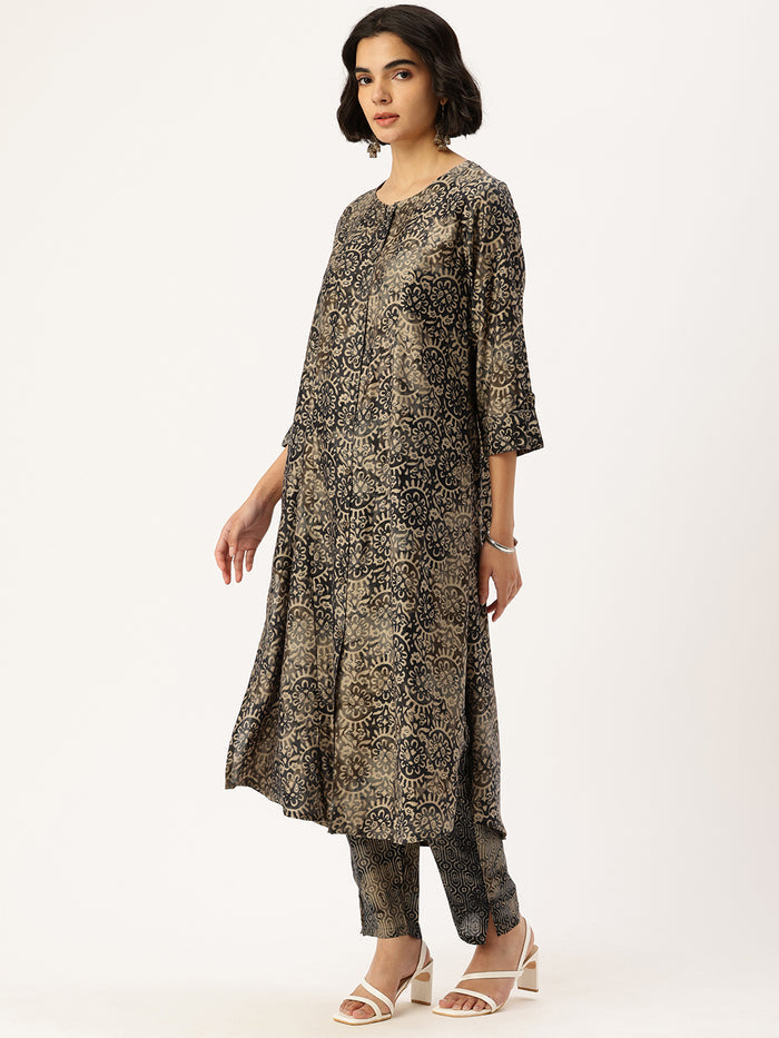 Grey Floral Printed Kurta with Trousers & With Dupatta, Grey Kurta Set, Floral Printed Kurta, Grey Floral Kurta Set, Kurta with Trousers, Kurta with Dupatta, Kurta Pant Set, Kurta Pant Dupatta Set, Printed Kurta Set, Floral Kurta Set, Women Ethnic Wear