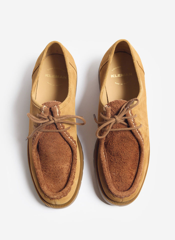 A studio shot from above of the Percival x Kleman Padror VV2 shoes in two-tone cognac suede.