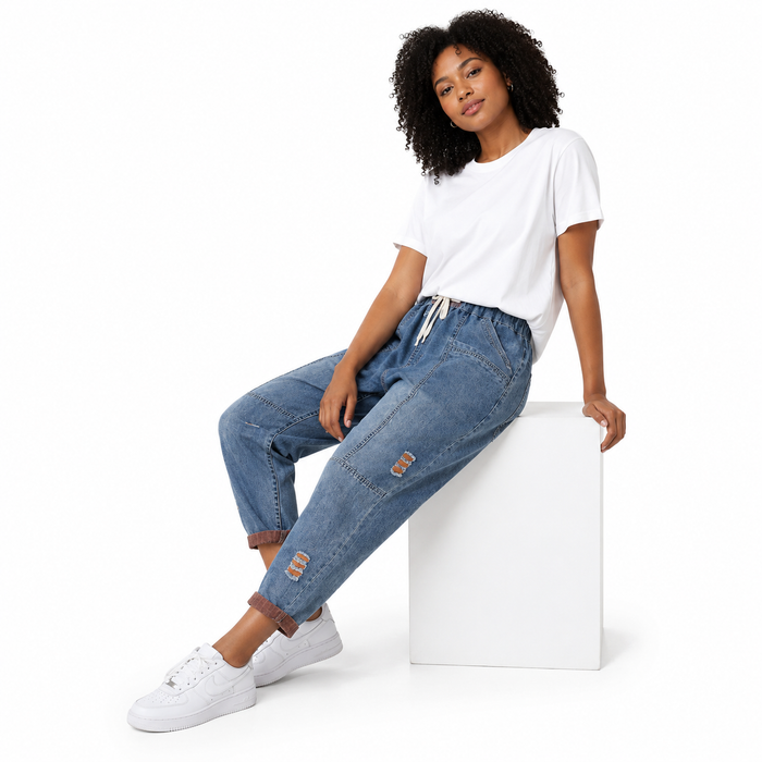 Women's casual denim pants with roomy pockets, cropped hems, and a clean finish for effortless outfit styling.