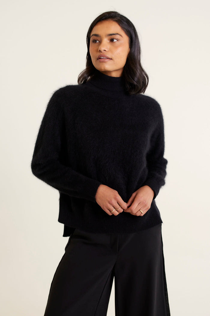 Rose Brushed Cashmere Polo In  Black