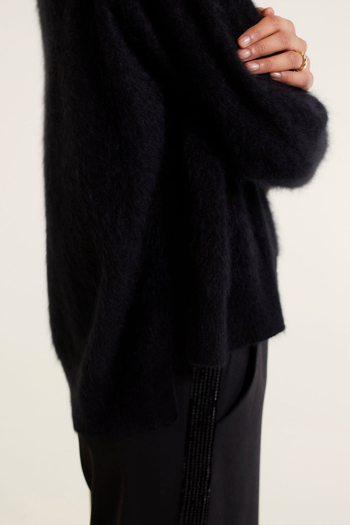 Rose Brushed Cashmere Polo In  Black