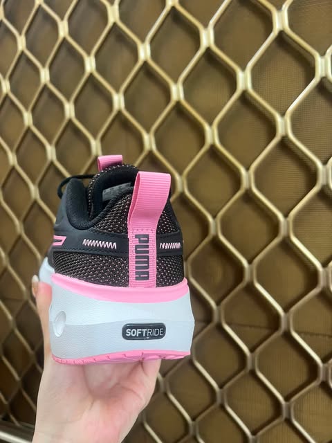 PUMA SHOES (FREE SF)