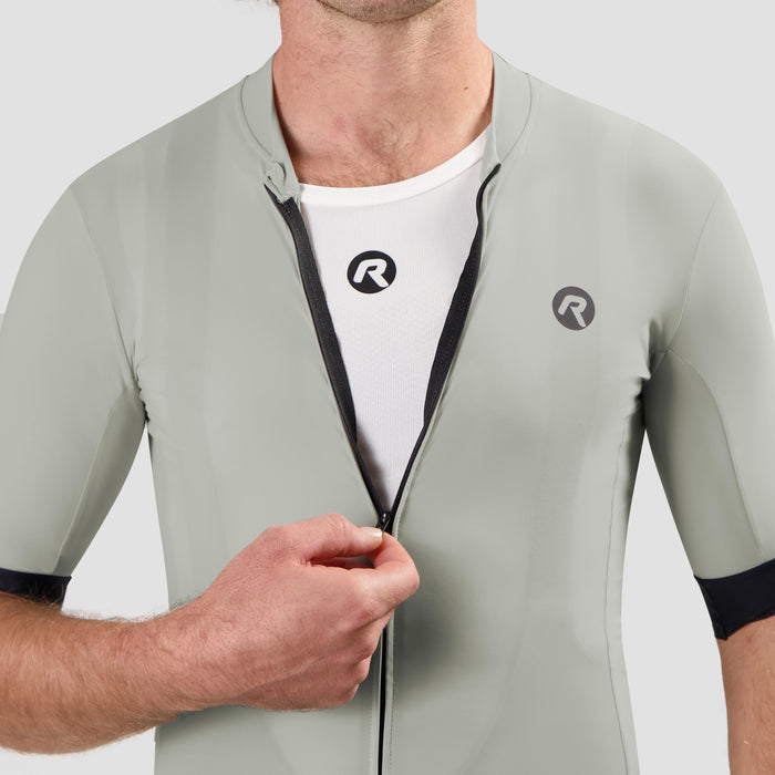 Detail van Rogelli Signature fietsshirt heren grijs korte mouw voorkant.