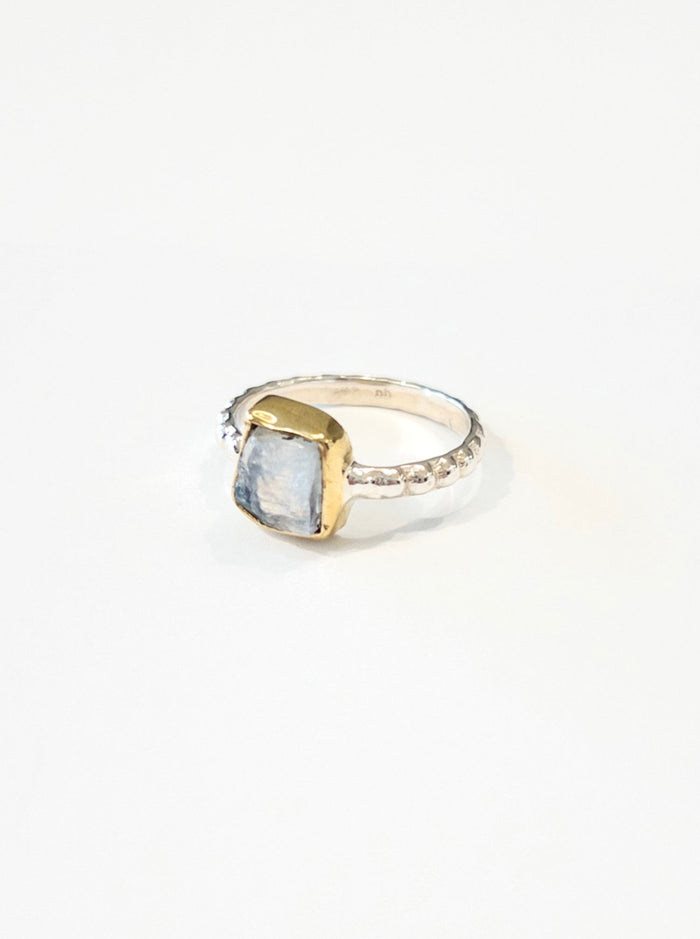 Tranquility Rough Moonstone nh Ring