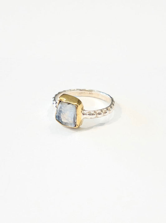 Tranquility Rough Moonstone nh Ring