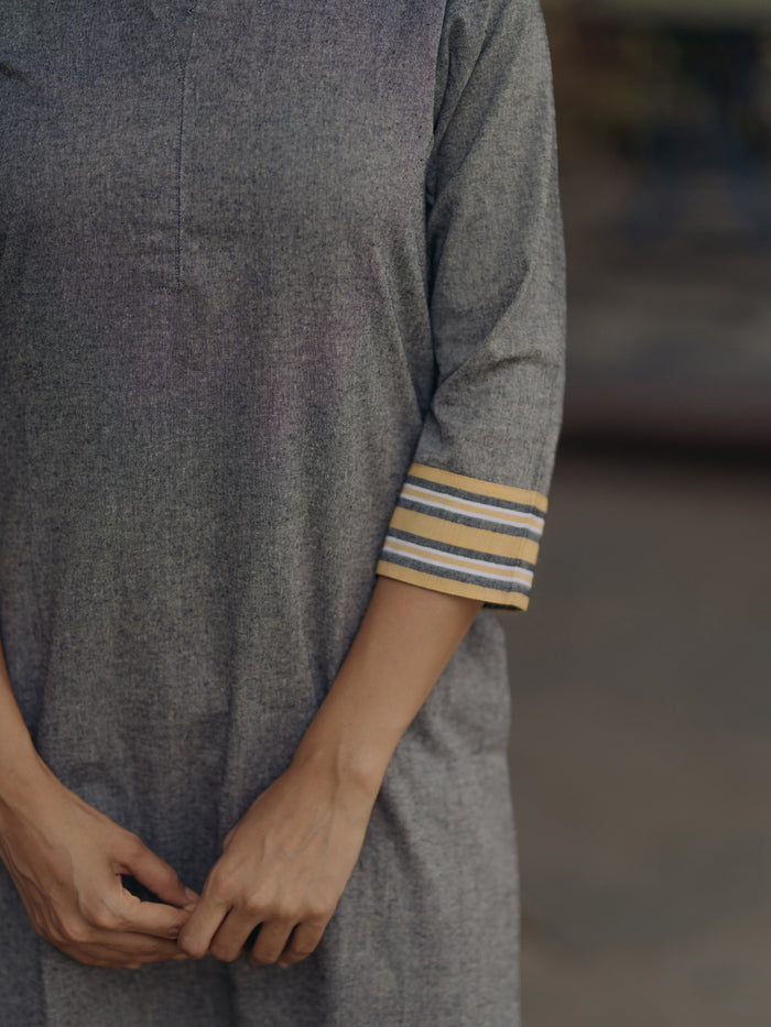 Women's Grey Cotton Mandarin Collar Kurta with Trousers